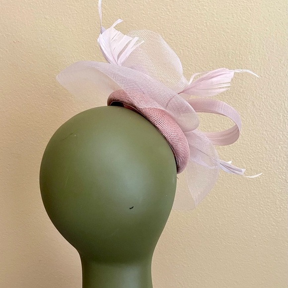 Modern-day Fascinator - Picture 5 of 5